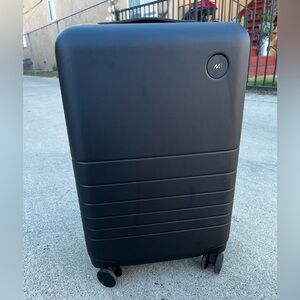 Monos travel business luggage.